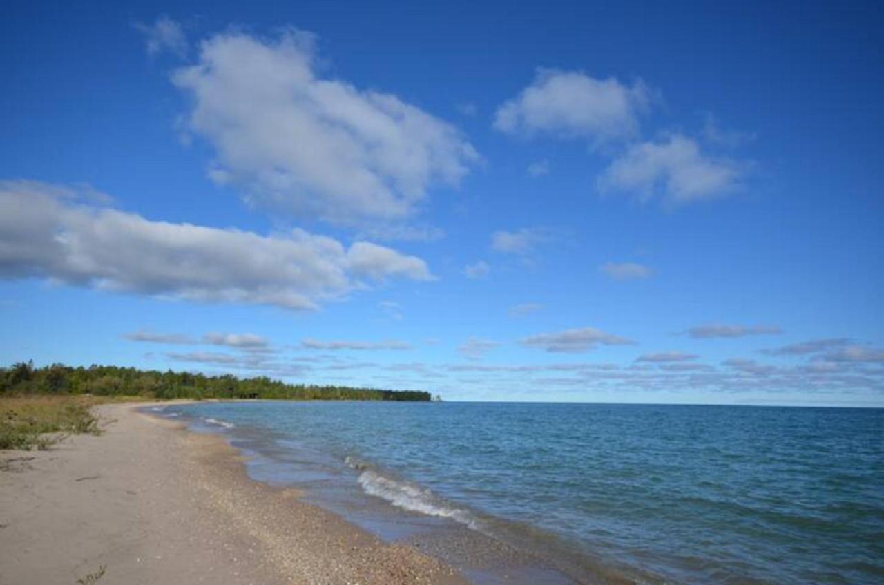 The Purple Martin Lakeside Inn Bird Sanctuary On Lake Huron Rogers City 외부 사진