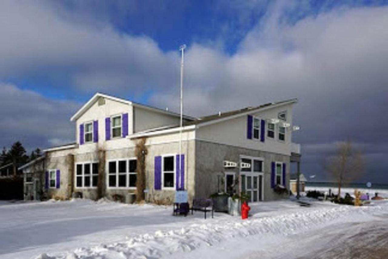 The Purple Martin Lakeside Inn Bird Sanctuary On Lake Huron Rogers City 외부 사진